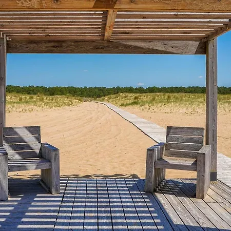 Cozy Home In La Faute-Sur-Mer بيت للعطل