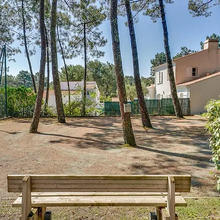 Cozy Home In La Faute-Sur-Mer بيت للعطل